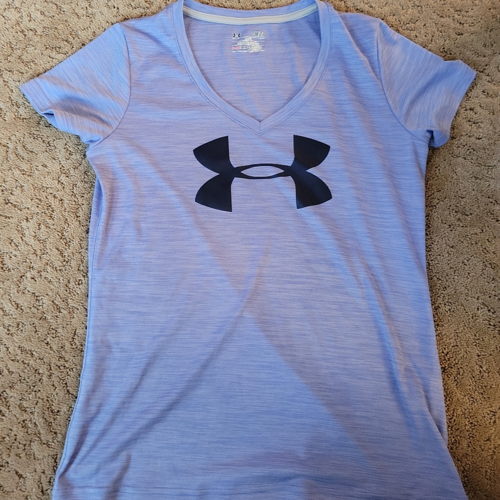 Womens size small under amount shirt.